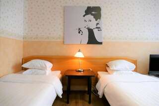 Хостелы Linnanpiha Bed & Breakfast Раума Двухместный номер с 2 отдельными кроватями и собственной ванной комнатой-12