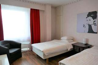 Хостелы Linnanpiha Bed & Breakfast Раума Двухместный номер с 2 отдельными кроватями и собственной ванной комнатой-17