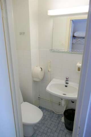 Хостелы Linnanpiha Bed & Breakfast Раума Одноместный номер с общей ванной комнатой-22
