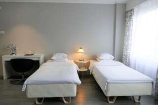 Хостелы Linnanpiha Bed & Breakfast Раума Двухместный номер с 2 отдельными кроватями и собственной ванной комнатой-4